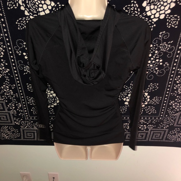 UNDER ARMOUR Athletic Top - Picture 4 of 8